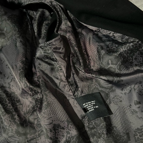 Guess Black Cape Jacket for Women - Picture 5 of 9